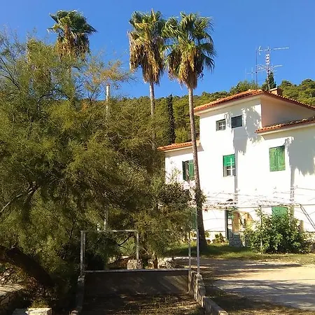 Village T.n. Milna 3*