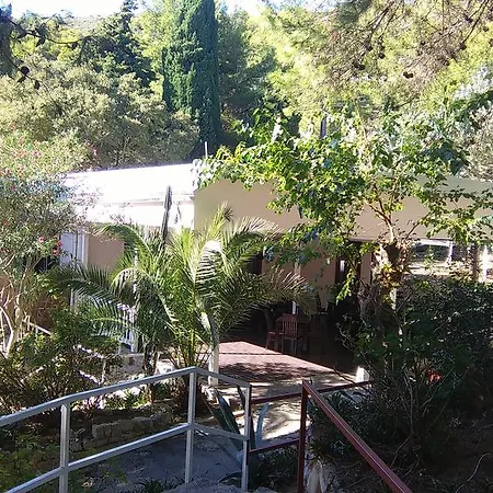 Village T.n. Milna Holiday park